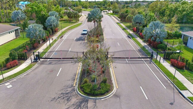 Building Photo - LARGE 3 BEDROOM- 2 BATH LAKEWOOD RANCH HOME FOR RENT! DIRECT LAKE VIEWS! ANNUAL LEASE!