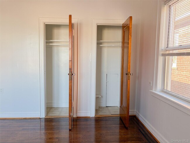 Building Photo - 2863 Coddington Ave