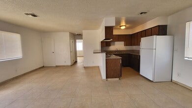 Building Photo - 3117 E Carey Ave