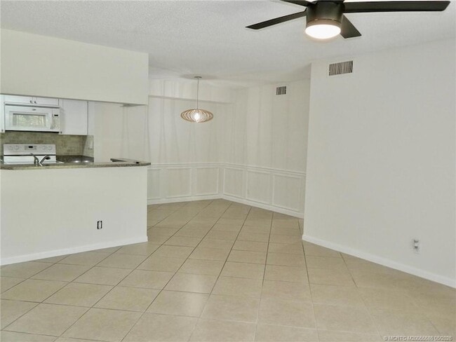 Building Photo - 2506 SE Anchorage Cove