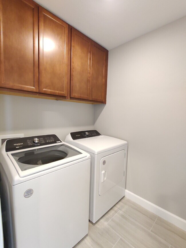 Building Photo - 6211 Baywood Ct