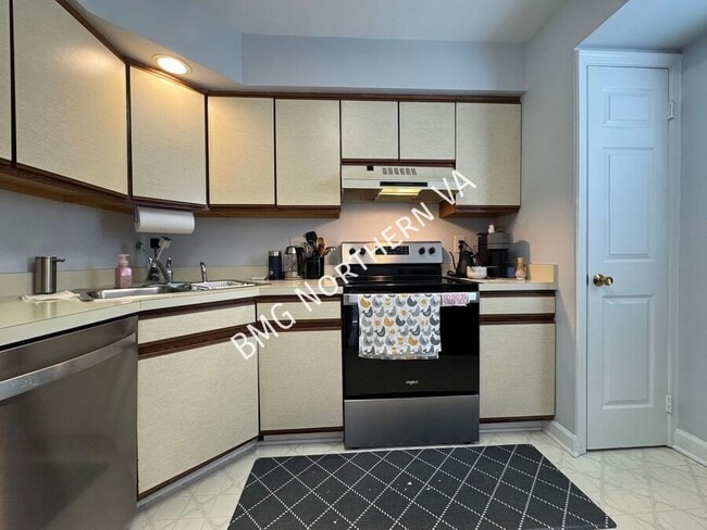 Building Photo - 6118 Rocky Way Ct