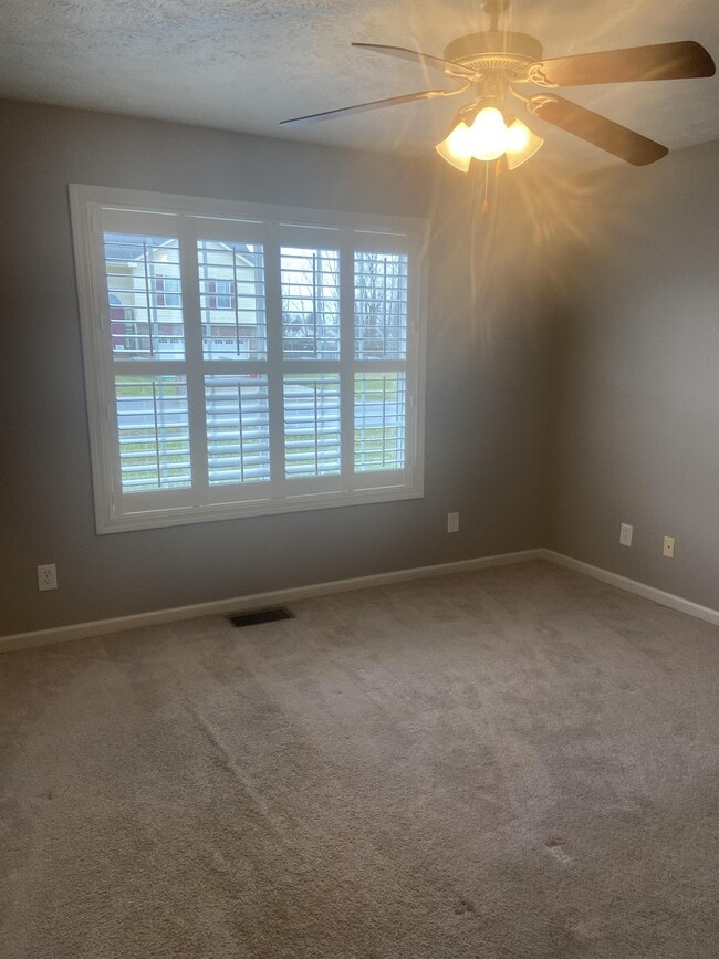 Building Photo - 3680 Fieldstone Dr