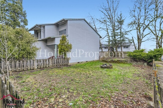 Building Photo - COming Soon! Charming & Convenient Living in Southeast Portland!