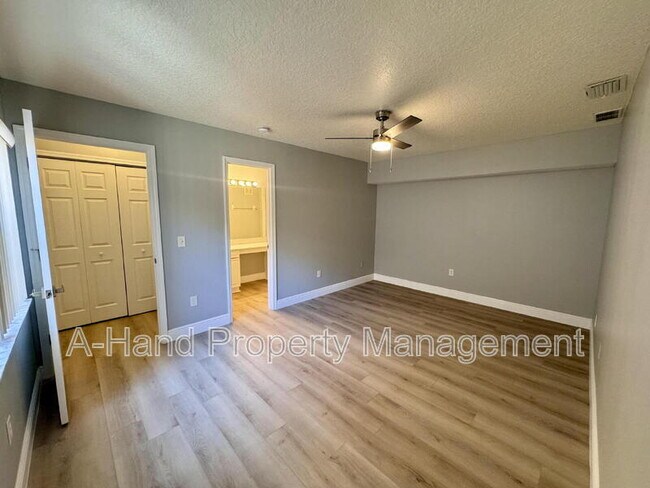 Building Photo - 2623 Fan Palm Dr