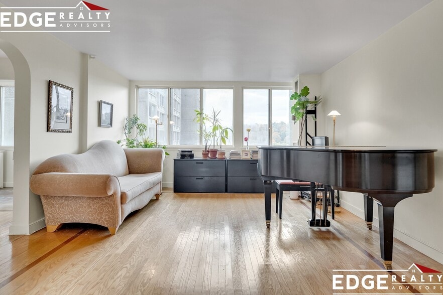 Building Photo - 1759 Beacon St