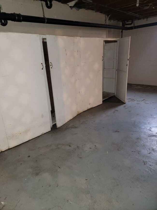 Building Photo - Charming, spacious Craftsman style Lakewood Home