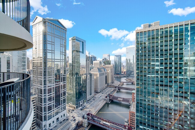 Building Photo - 300 N State St