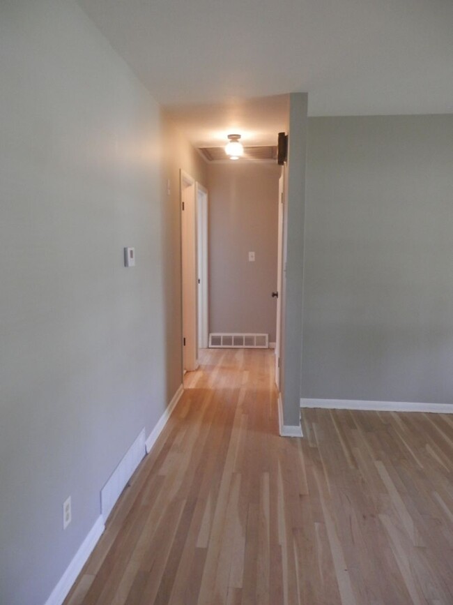 Building Photo - Great 2 Bedroom Duplex In SW Columbia!