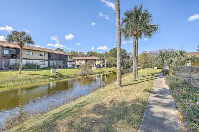 Building Photo - 2162 Bees Ferry Rd