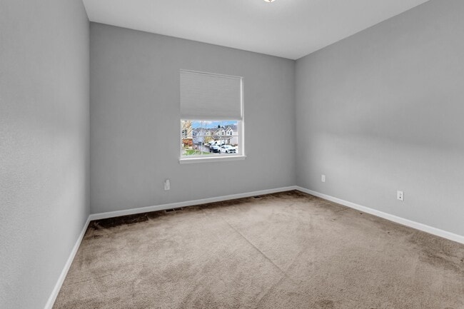 Building Photo - Beautiful low-maintenance ranch home with turf in front and back!