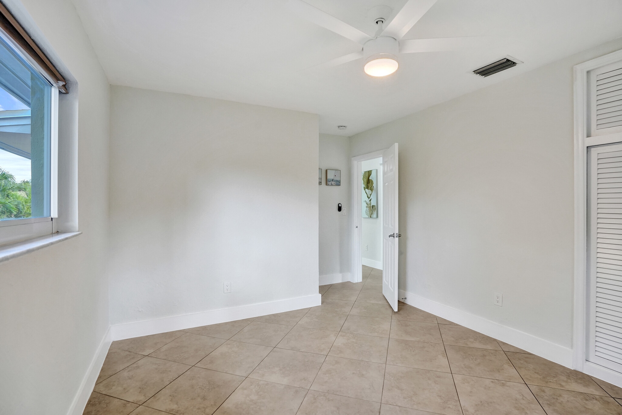 Building Photo - 3033 NE 20th Ter