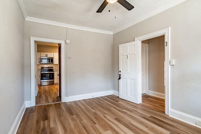 Building Photo - 235 W Chestnut St