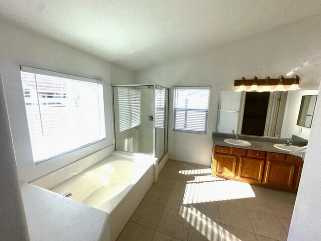 Building Photo - 550 Sparrow Gull Ct