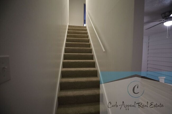 Building Photo - 2 bed, 1.5 bath apartment - HUD accepted!!
