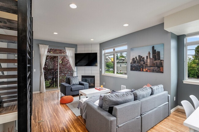 Building Photo - 1308 E Marion St