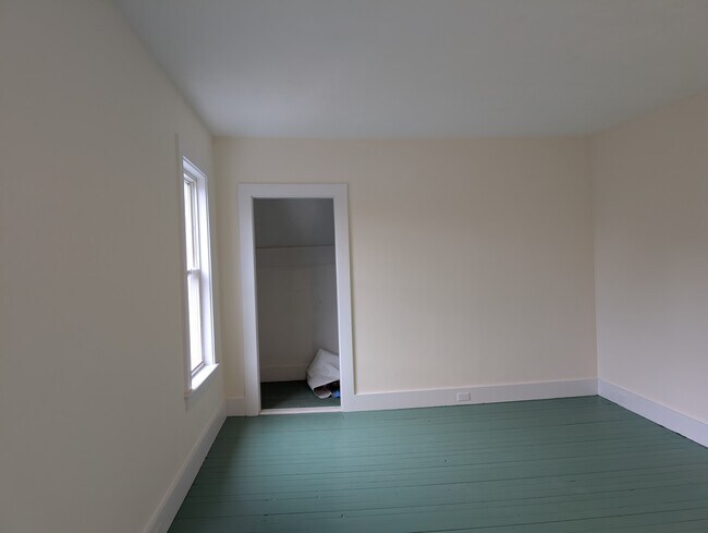 Building Photo - 315 US-5