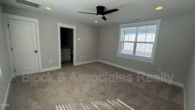 Building Photo - 200 E Moore St