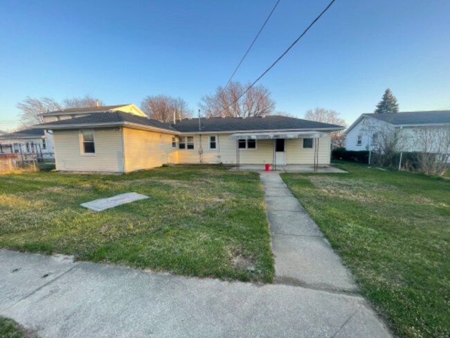 Building Photo - 44 Brookdale Park