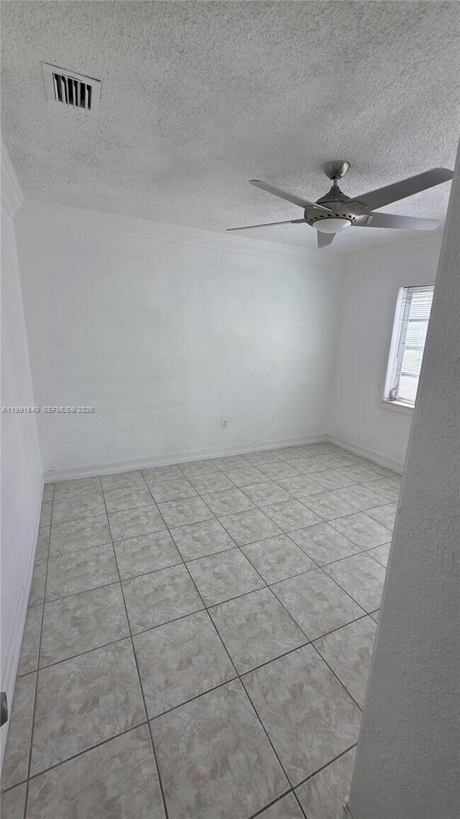 Building Photo - 2114 Biarritz Dr