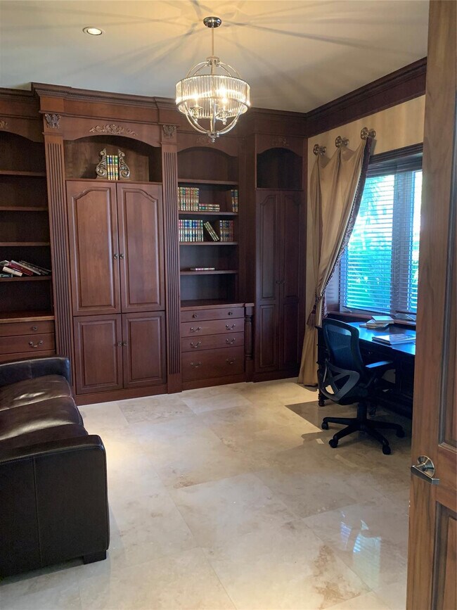 Building Photo - 2626 Barcelona Dr