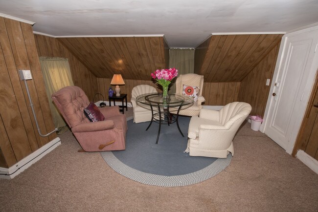 Building Photo - 2 bedroom apartment!