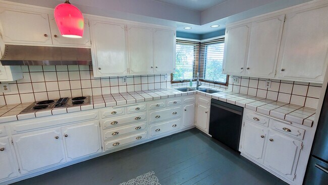 Building Photo - Gorgeous 3 Bed 2 Bath House In Whittier Co...