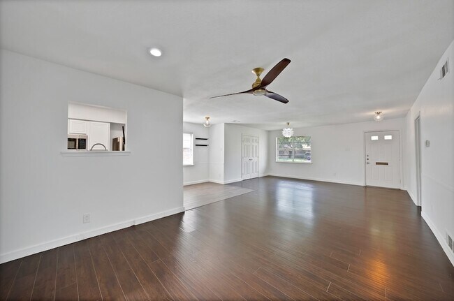 Building Photo - 715 Terryland Dr