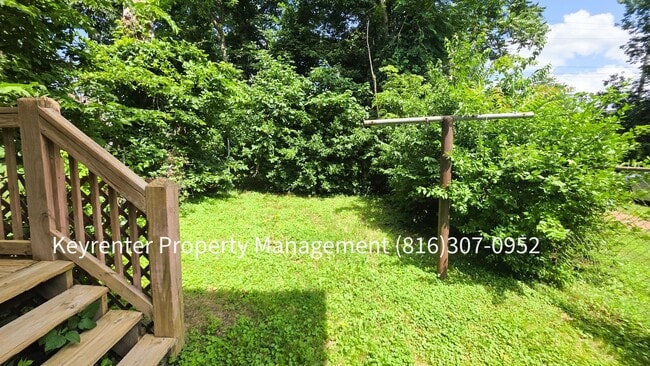 Building Photo - 4 Bed, 1 Bath Home available now!