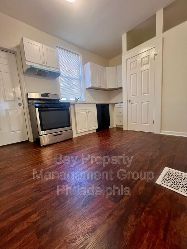 Building Photo - 2165 W Grange Ave