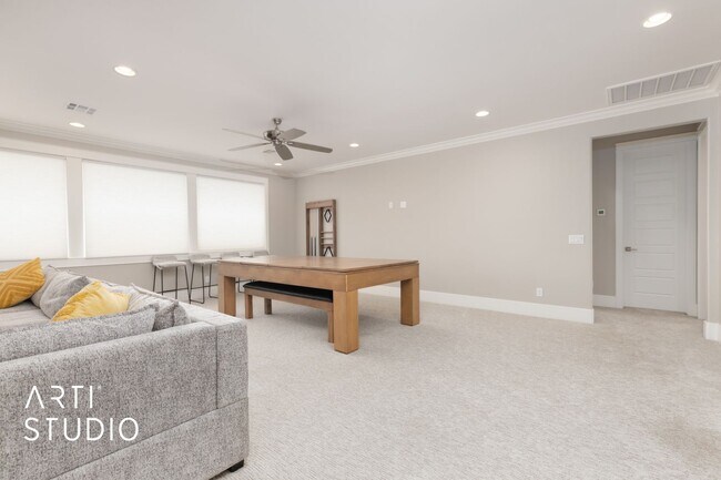 Building Photo - Gorgeous 5 bed 4 bath furnished home in Li...