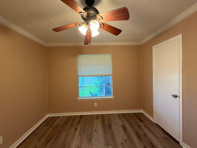 Building Photo - Brand-new flooring throughout the entire home