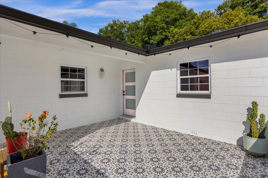 Building Photo - 641 Sherwood Dr