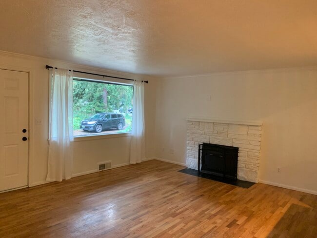 Building Photo - 910 N 149th St