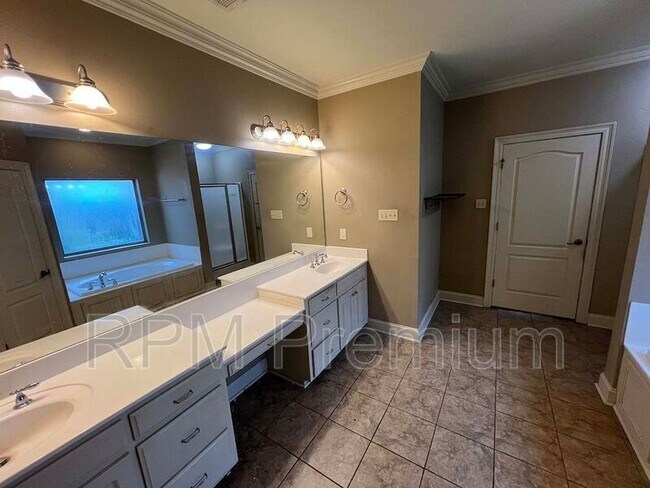 Building Photo - 3995 Water Oak Dr