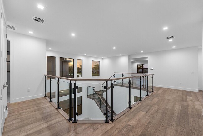 Building Photo - 8561 Crystal Downs Ave