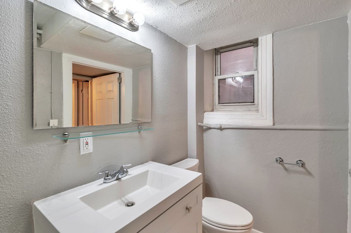 Building Photo - 2607 E 14th Ave