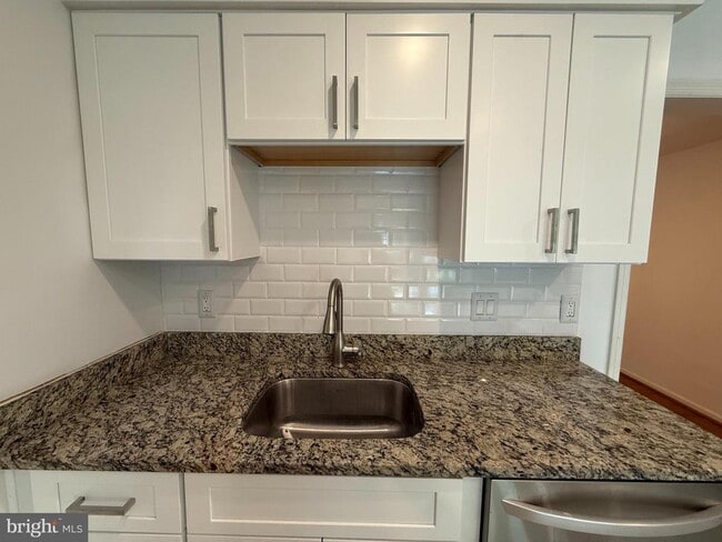 Building Photo - 5832 Apsley House Ct
