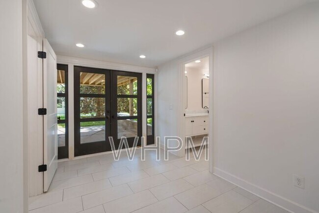 Building Photo - 541 Skyview Dr
