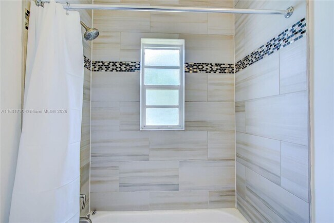 Building Photo - 855 SW 7th St