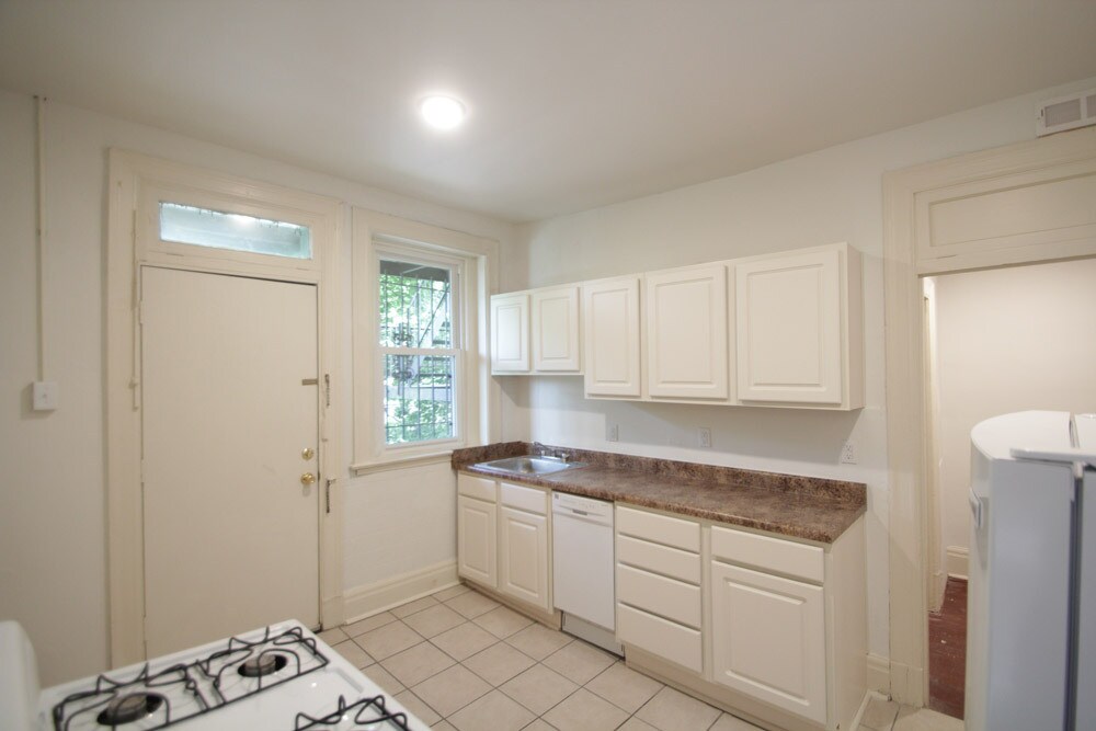 Building Photo - 407 Franklin Ave