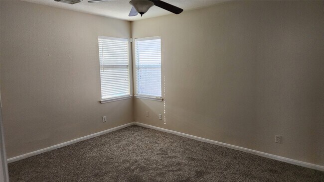 Building Photo - 3911 Falvel Cove Dr