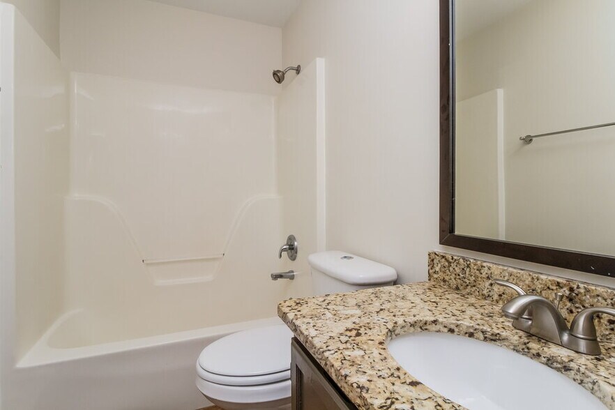 Building Photo - 5036 Countryside Dr