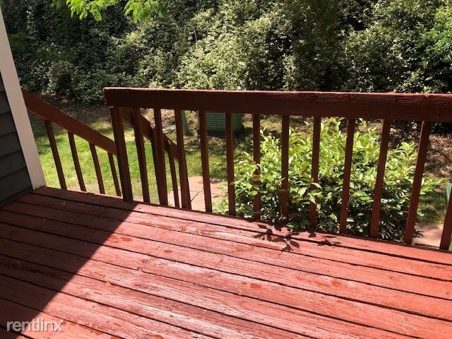 Building Photo - 3 br, 3 bath Townhome - 107 Jo Anne Cir