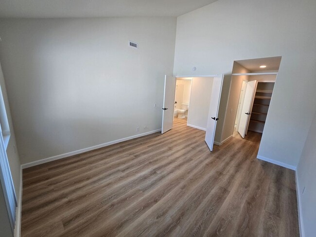 Building Photo - Beautiful la Jolla condo