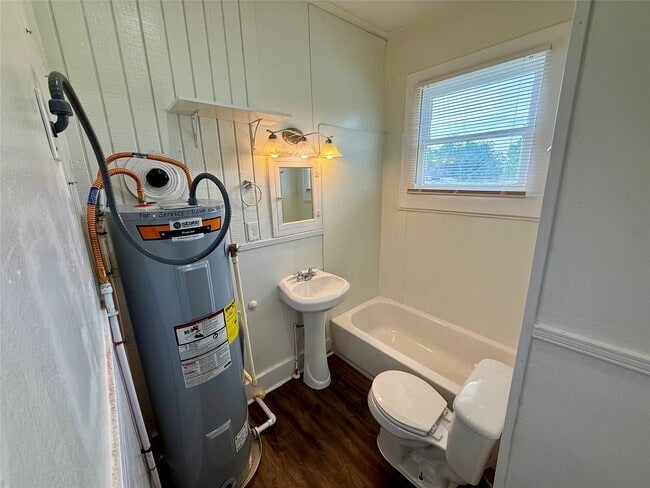 Building Photo - 1403 14th St