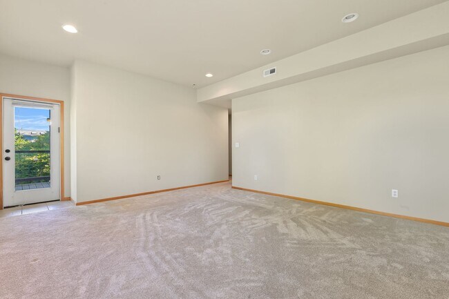 Building Photo - 2131- 2133 Yew Street