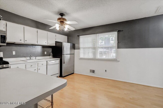 Building Photo - 604 Ezara Ct