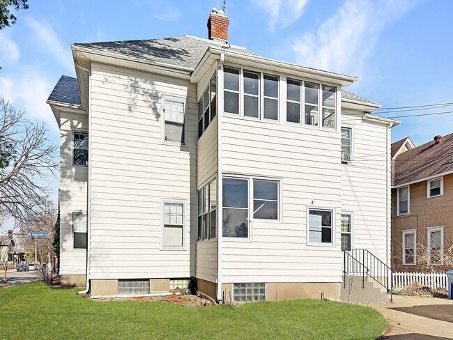 Building Photo - 438 University Ave NE