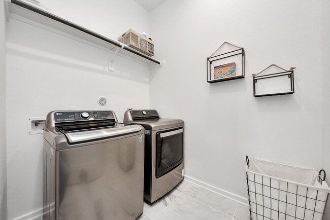 Building Photo - 10810 Spiny Caterpillar Ct